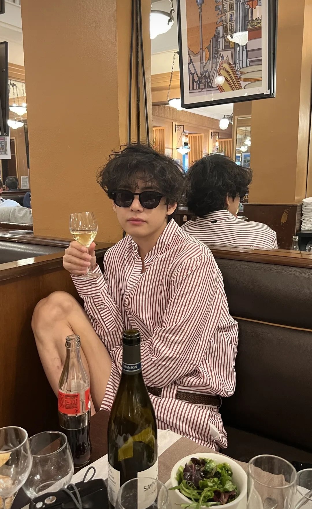 [잡담] 방탄 뷔 간지나게 입어놓고 쭈구리가 됐어 | 인스티즈