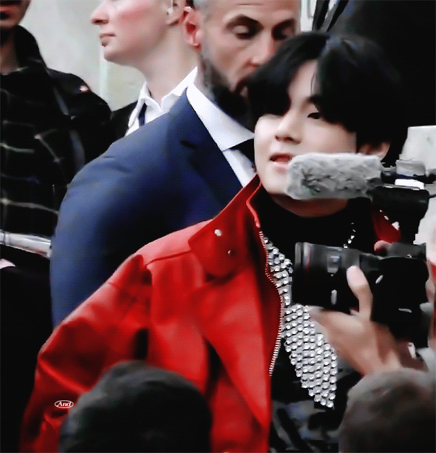 [잡담] 방탄 공식 떡밥 뜬 멤들 사진 보는데 얘네가 한 그룹이라니ㅋㅋㅋㅋㅋ | 인스티즈