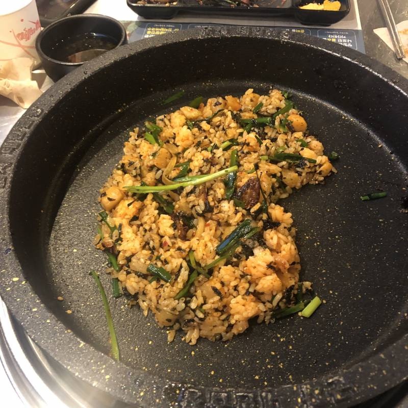 나 누워잇는데 이 벌레가 팔에 붙엇어 뭐야이벌레??처음보는데??(ㅁㅂㅈㅇ | 인스티즈