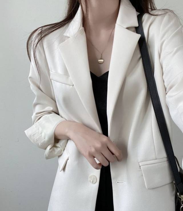 익인들아 너네는 블레이저 재질 뭐가 더 나아?????? | 인스티즈