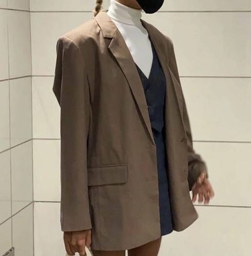 익인들아 너네는 블레이저 재질 뭐가 더 나아?????? | 인스티즈