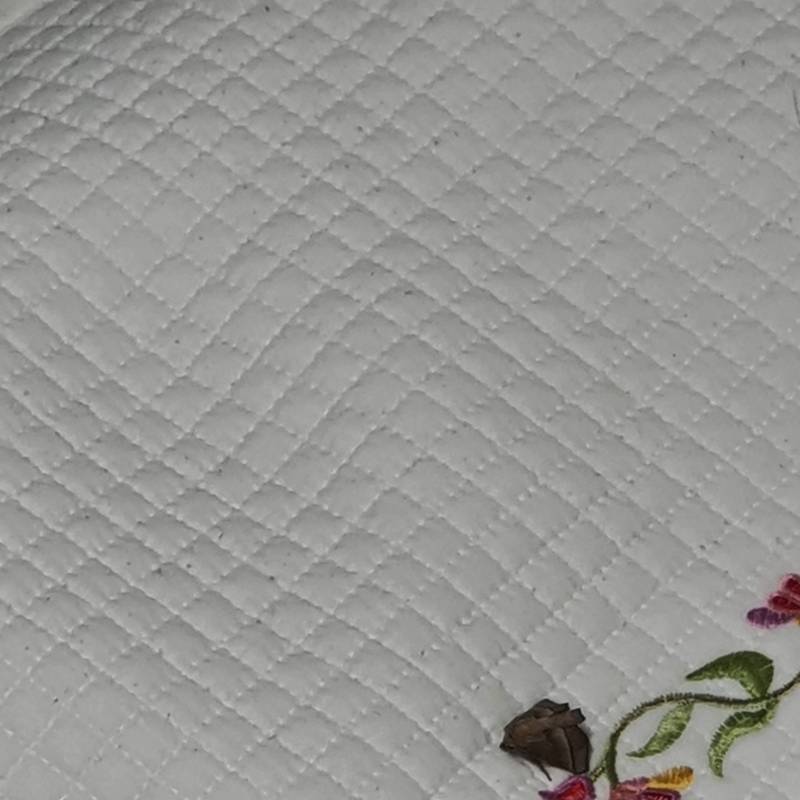 침대에 벌레 있는데 어떡해? 도와주라 | 인스티즈