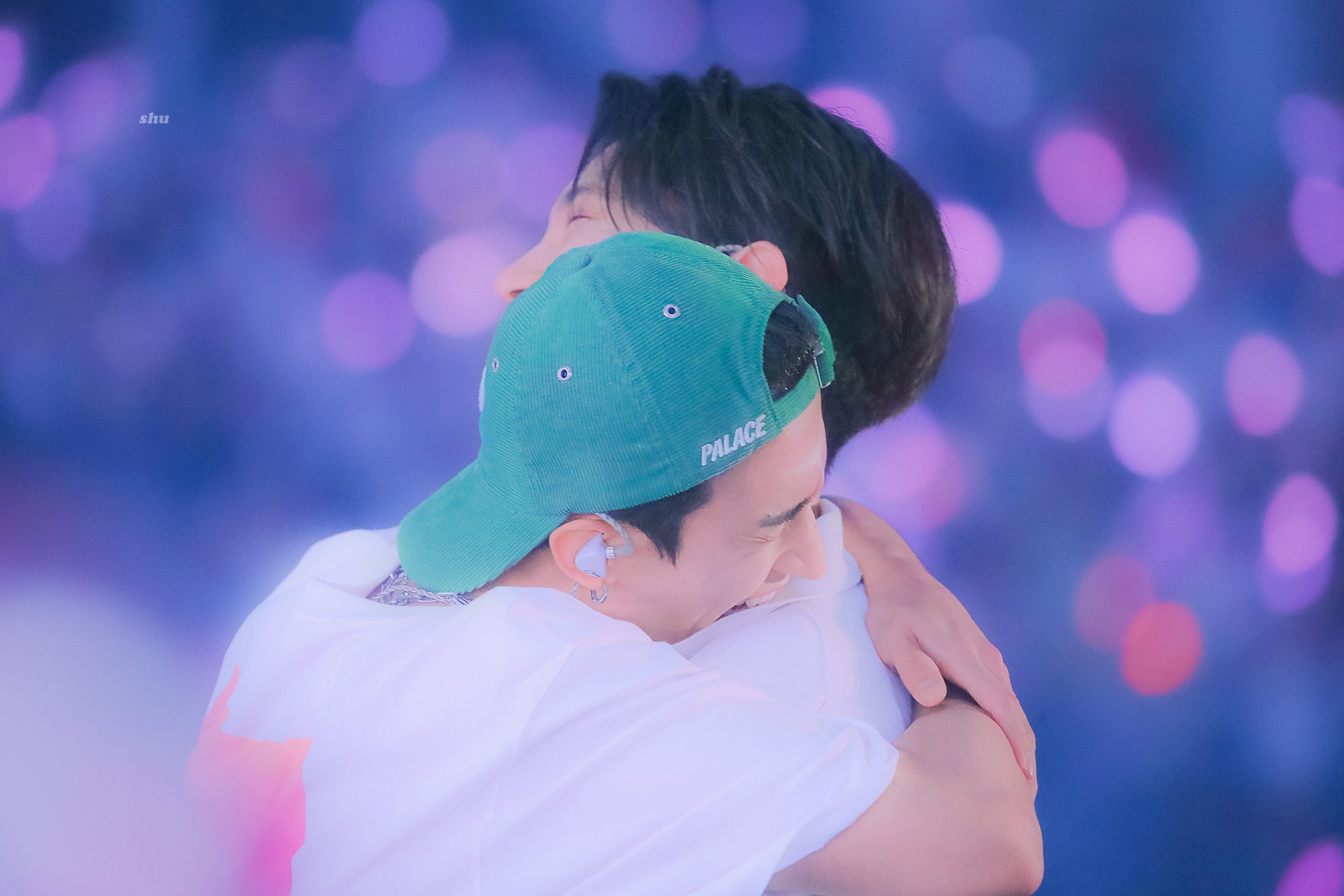 [잡담] 조슈아 끌어안는 도겸이 진짜 행복해보임 | 인스티즈