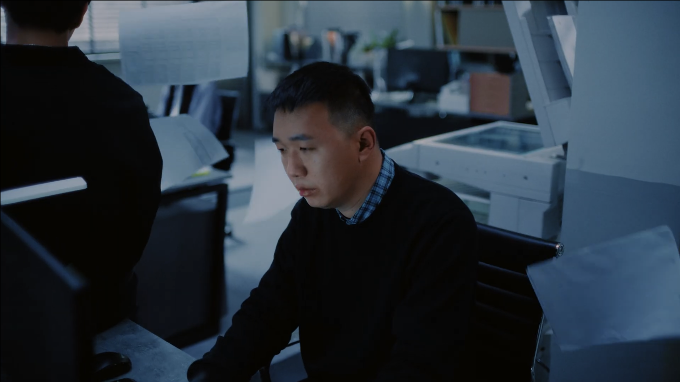 [잡담] 아니 근데 제이홉 뮤비에 직원들 표정이 ㄹㅇ 찌든표정인데 | 인스티즈