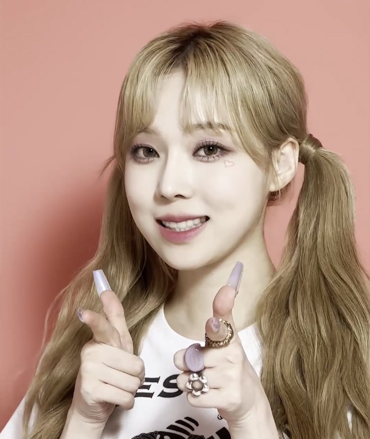 [잡담] 윈터 진짜 귀엽고 이쁘게 생겼다 | 인스티즈