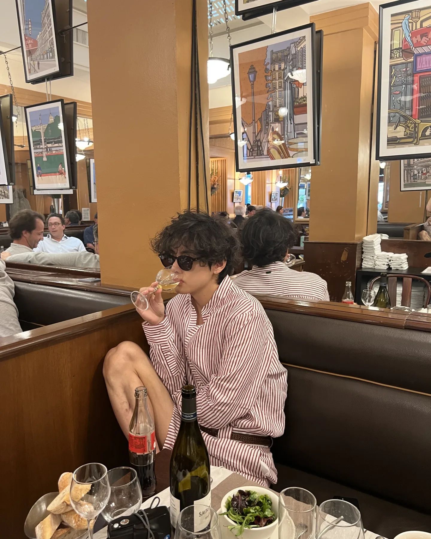 [잡담] 뷔 인스타는 세상 젤 잘나가는 잘난 재벌 같은데 | 인스티즈