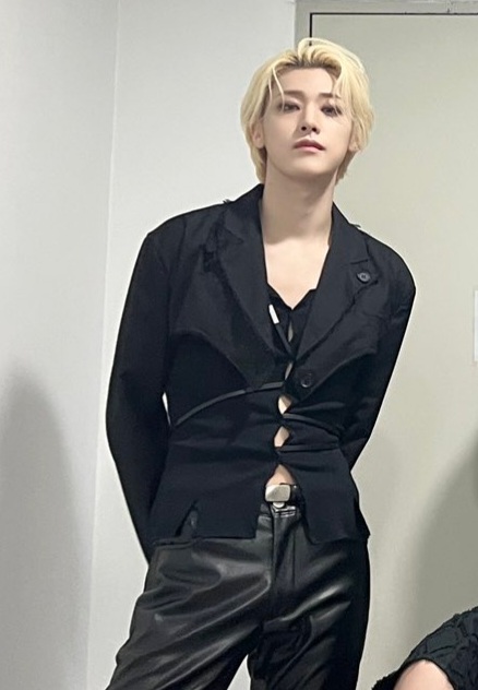 [잡담] 오늘 내 최애 여성용 나시 + 볼레로 입고 무대함... | 인스티즈