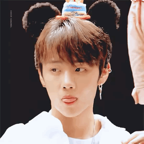 [잡담] 더보이즈 현재 영훈 사이에 어린이 1명 있는데요 | 인스티즈