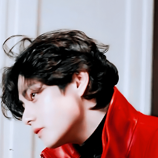 [잡담] 방탄 뷔 이게 헤메코하기 전 얼굴이라는게 🤦‍♀️피팅만 하고 셀린느 인터뷰 찍음 | 인스티즈