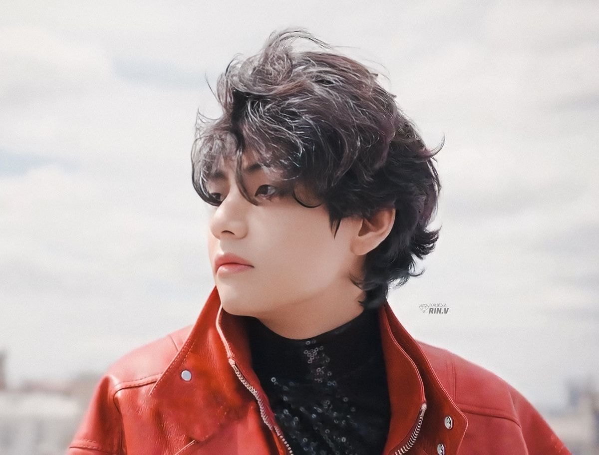 [잡담] 방탄 뷔 이게 헤메코하기 전 얼굴이라는게 🤦‍♀️피팅만 하고 셀린느 인터뷰 찍음 | 인스티즈