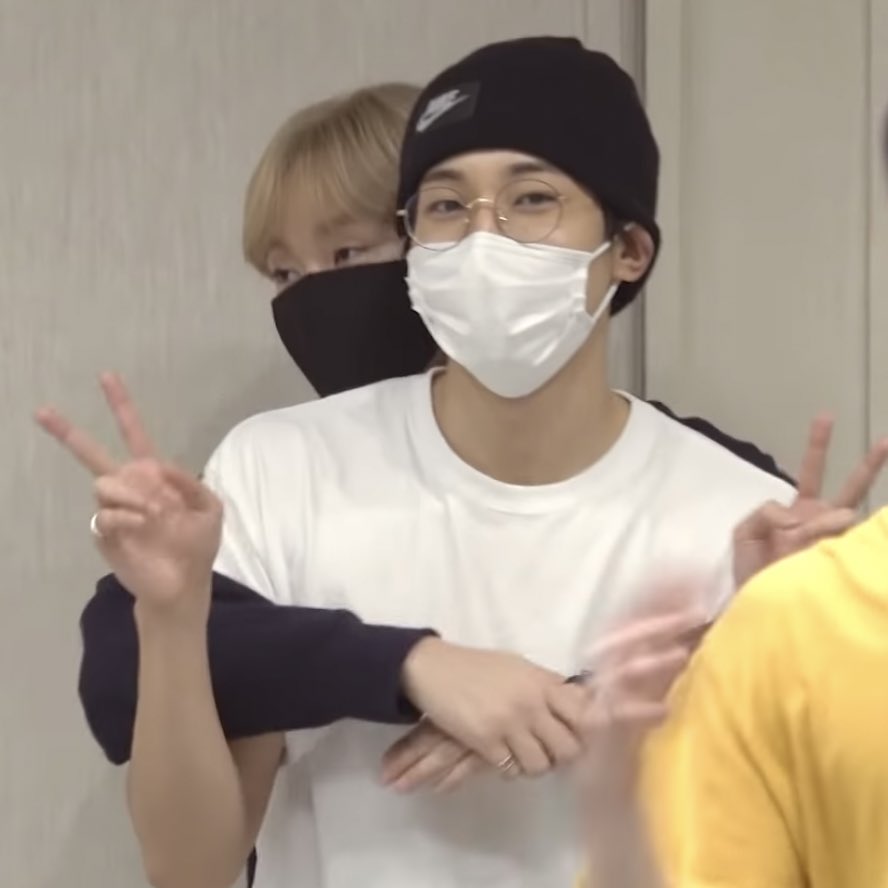 [잡담] 요즘 내가 제일 좋아하는 조합… 원우와 곰돌이가방 | 인스티즈