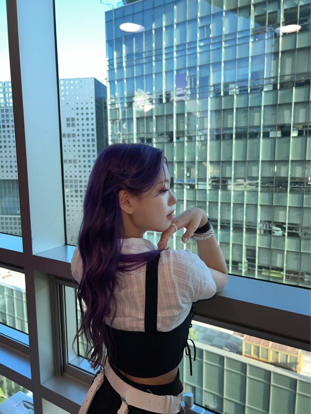 [잡담] 어제 드디어 헤어스타일 변화 준 유에 | 인스티즈