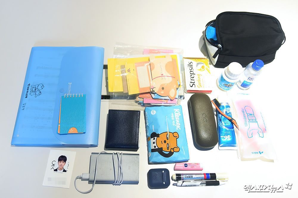 [잡담] 쓱 보면 그냥 공부하는 고딩 가방같은데 사실은 그게 아니라는 점 | 인스티즈