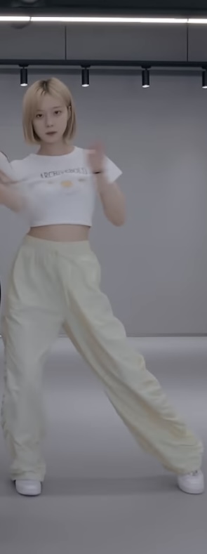 [잡담] 윈터 도깨비불 안무영상 옷 정보 뭘까… | 인스티즈