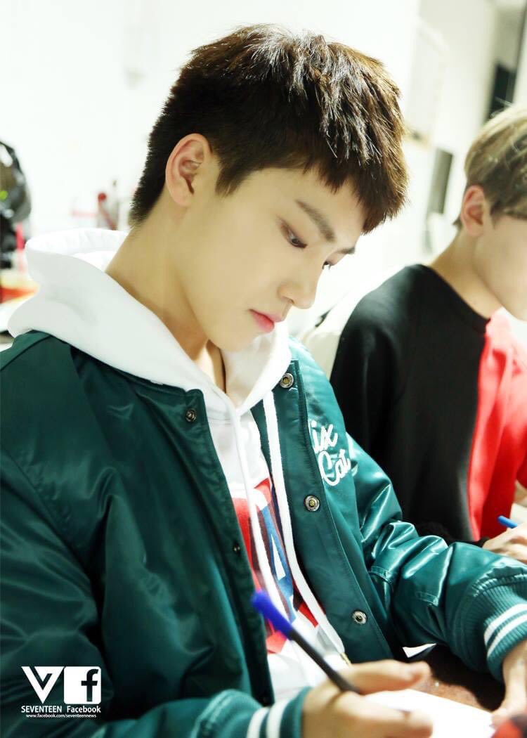 [잡담] 세븐틴 막내 큰 거 봐 진짜 많이 큼 | 인스티즈