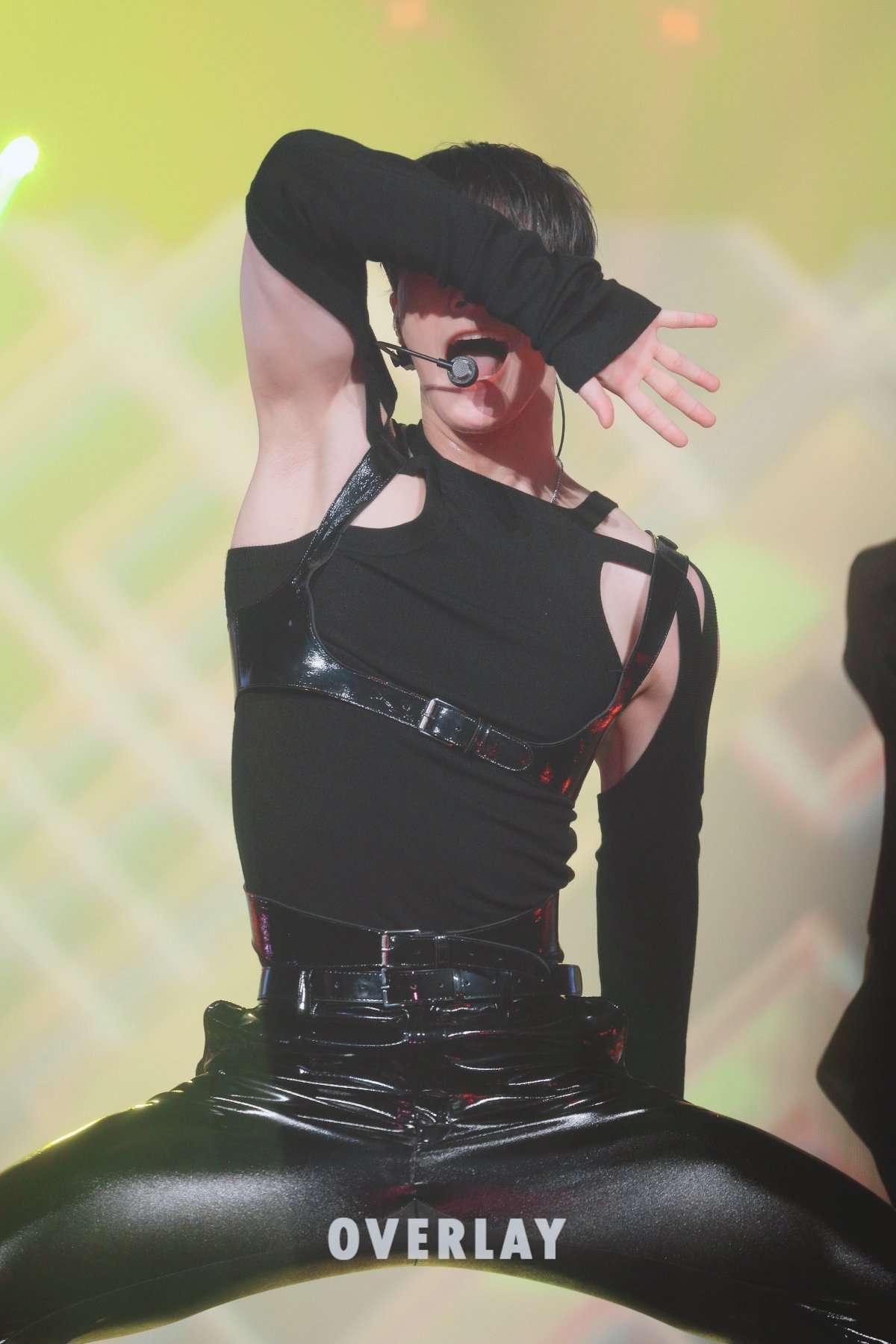 [잡담] 정윤경 코디 문빈 의상 리폼해서 입힌거 진짜 독기다 | 인스티즈