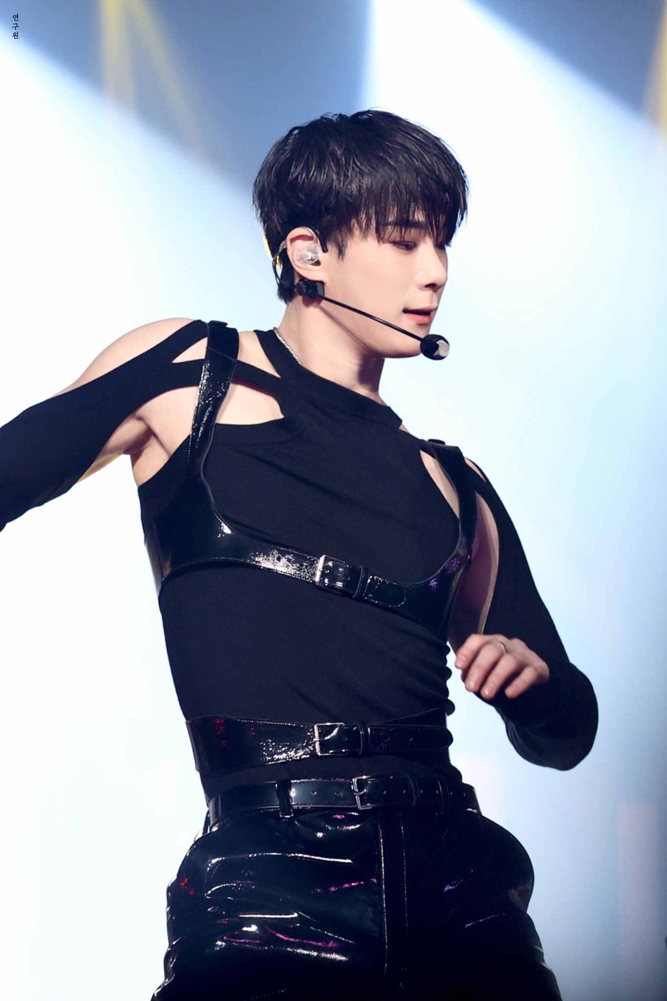 [잡담] 정윤경 코디 문빈 의상 리폼해서 입힌거 진짜 독기다 | 인스티즈