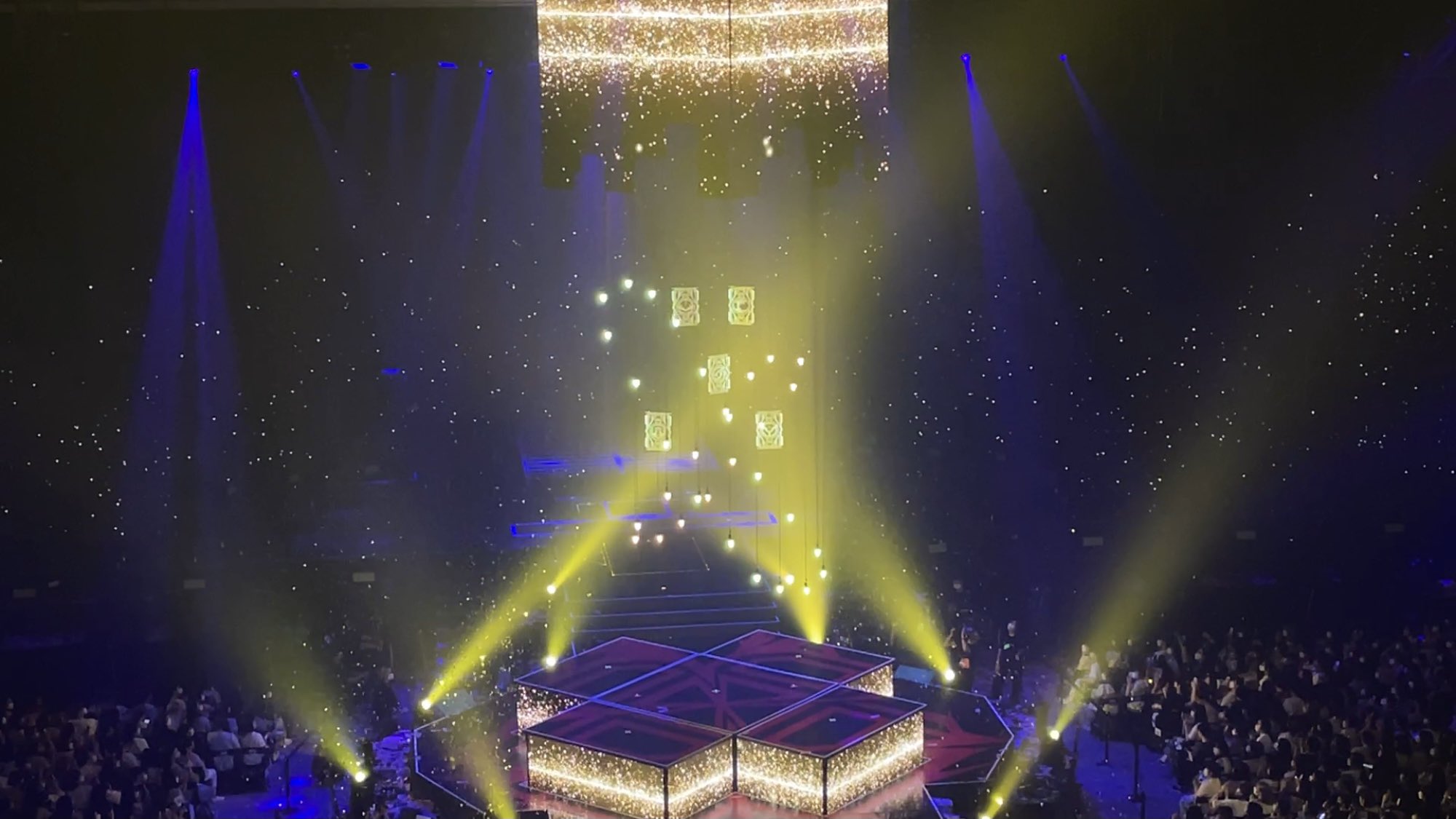 [잡담] 투바투 콘서트 진짜 동화책 펼쳐보는 듯한 느낌이었음(무대사진 ㅇ | 인스티즈