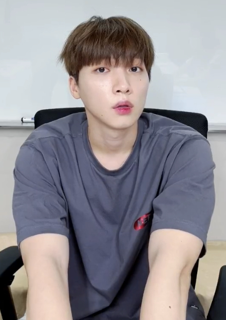 [잡담] 진짜 팔뚝 머냐 .. | 인스티즈