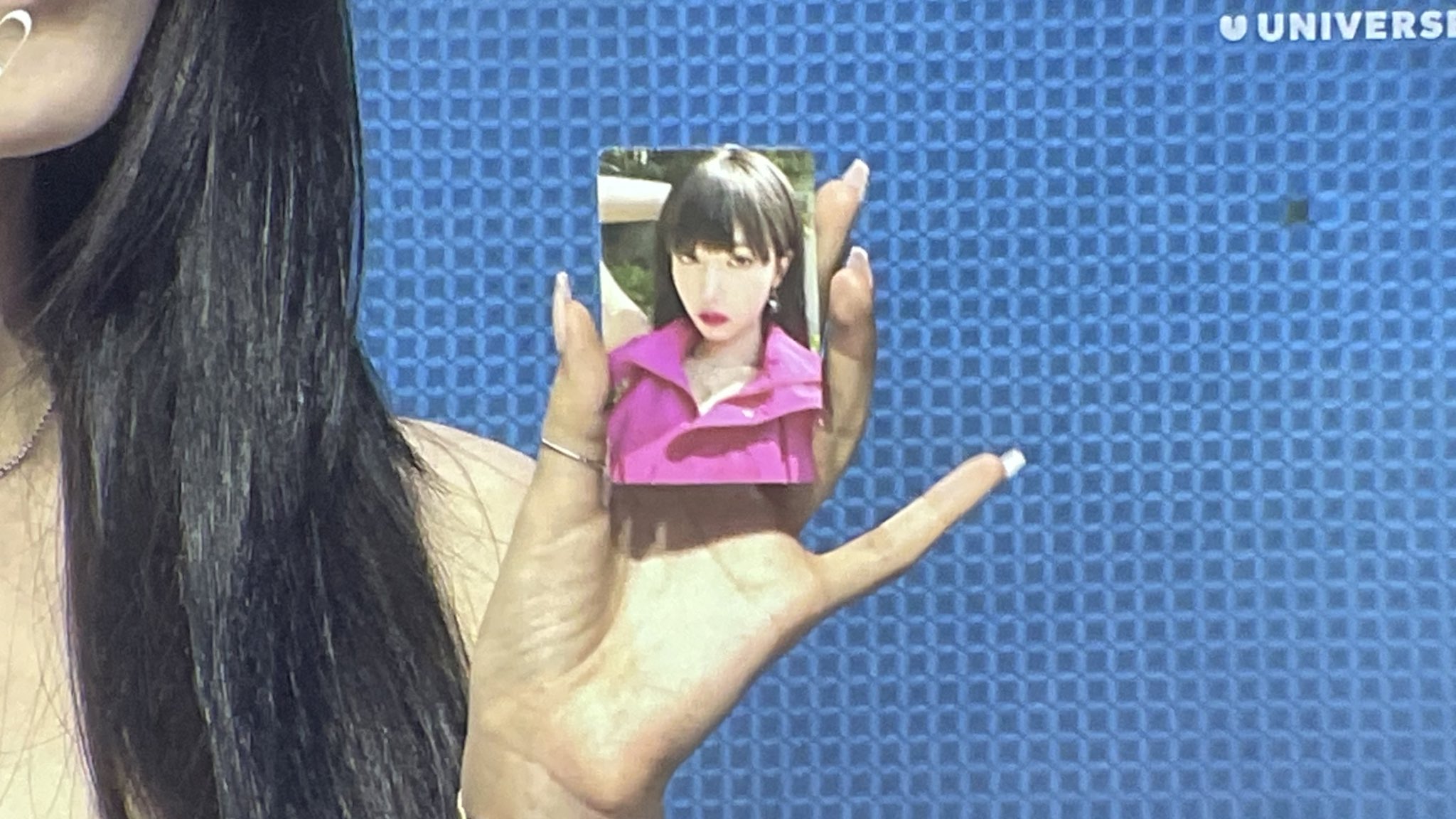 [잡담] 신비가 쇼케에서 앨범 언박싱 해줬는데 이번 앨범 포카 너무 예쁘네ㅠㅠ | 인스티즈