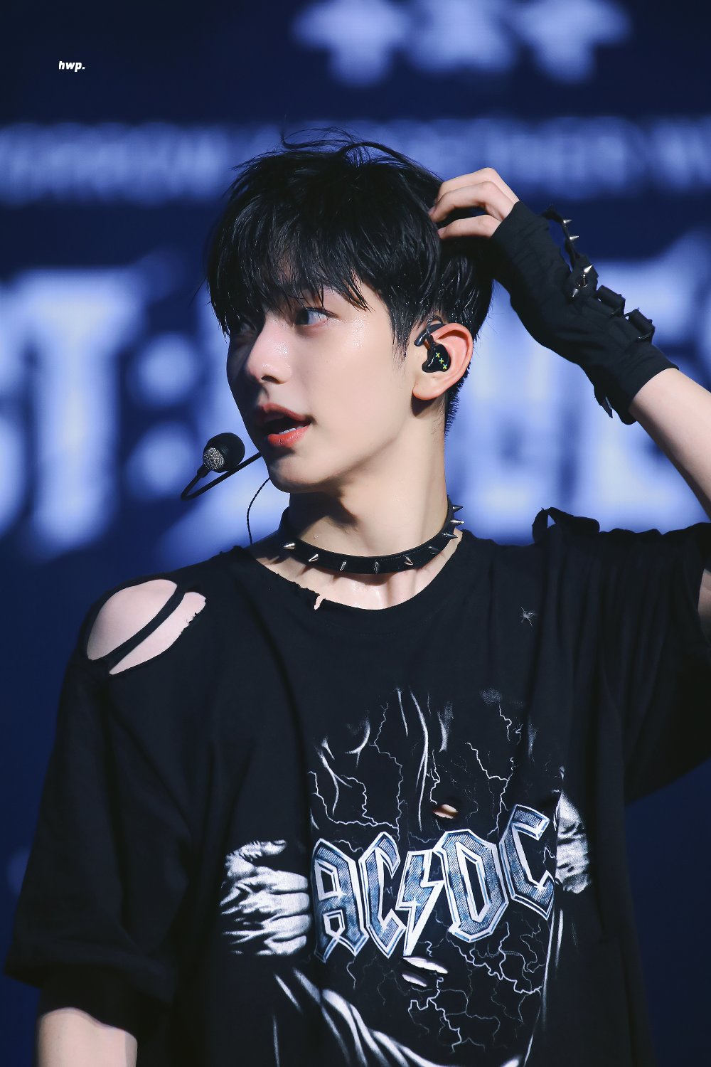 [잡담] 투바투 수빈 이 사진 어깨 뭐야 얼굴보다 훨씬 하얘 | 인스티즈