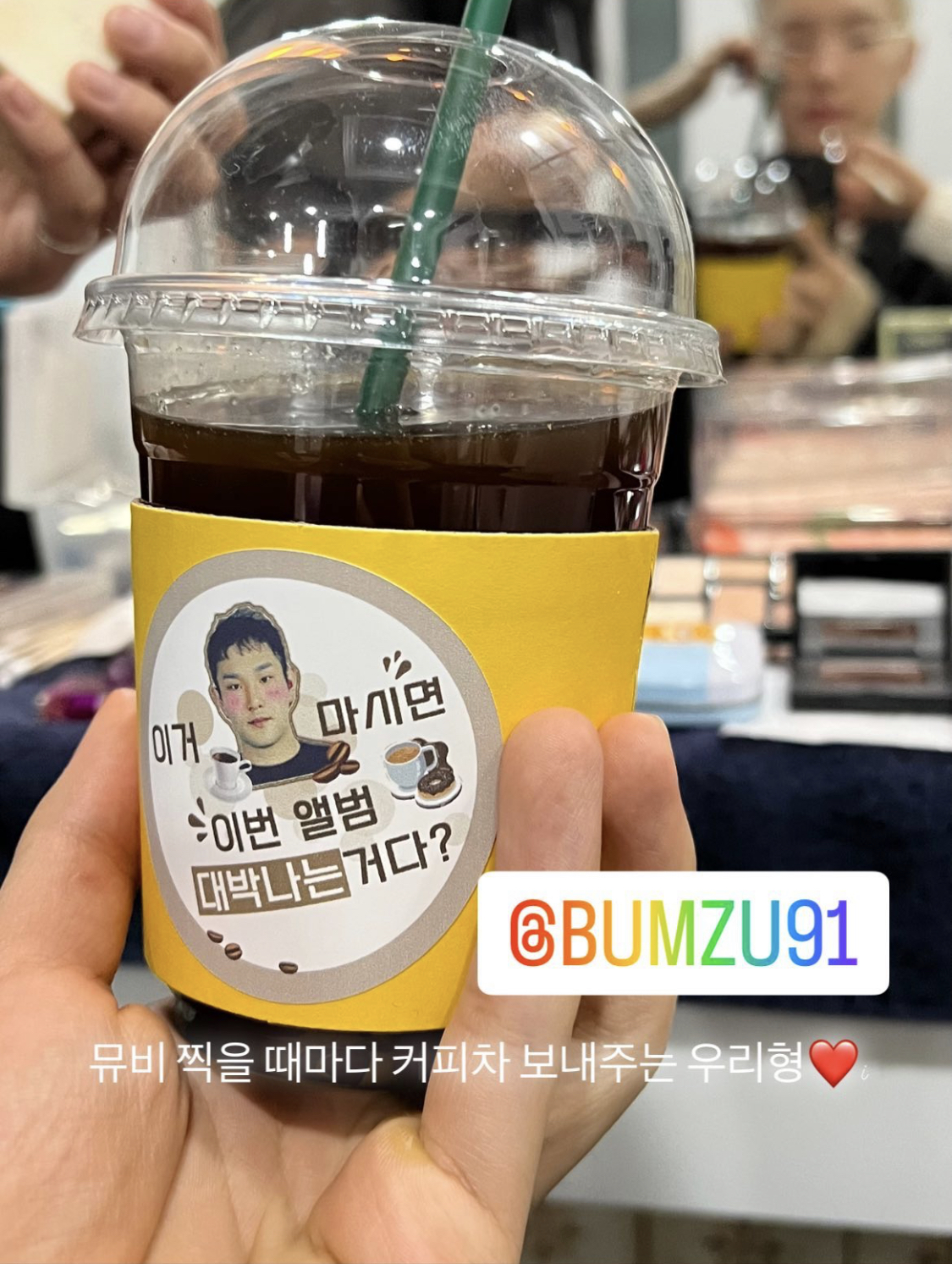 [잡담] 세븐틴이 뮤비 찍을 때마다 커피차 보내주는 사람이 누구게 | 인스티즈