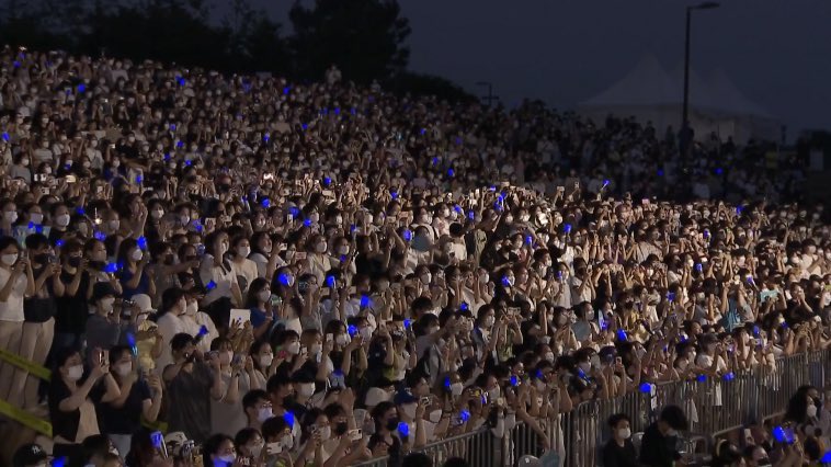 [잡담] 와 위너 게릴라 공연 사람 모인거봐... | 인스티즈