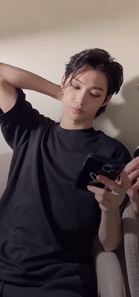 [잡담] 진짜 이용복 왜 자기가 흑발하면 어려보일거라 생각한거임..? | 인스티즈