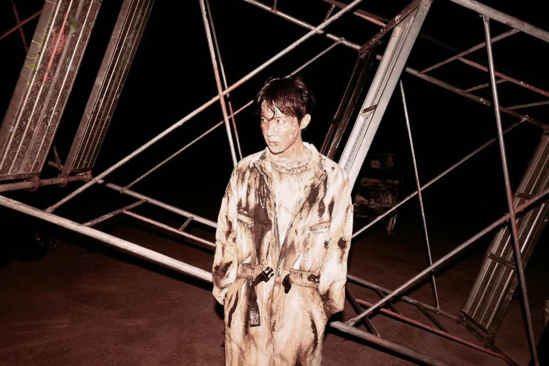 [잡담] 와... 제이홉 붉은기 제거버전이 더 미쳤어 | 인스티즈