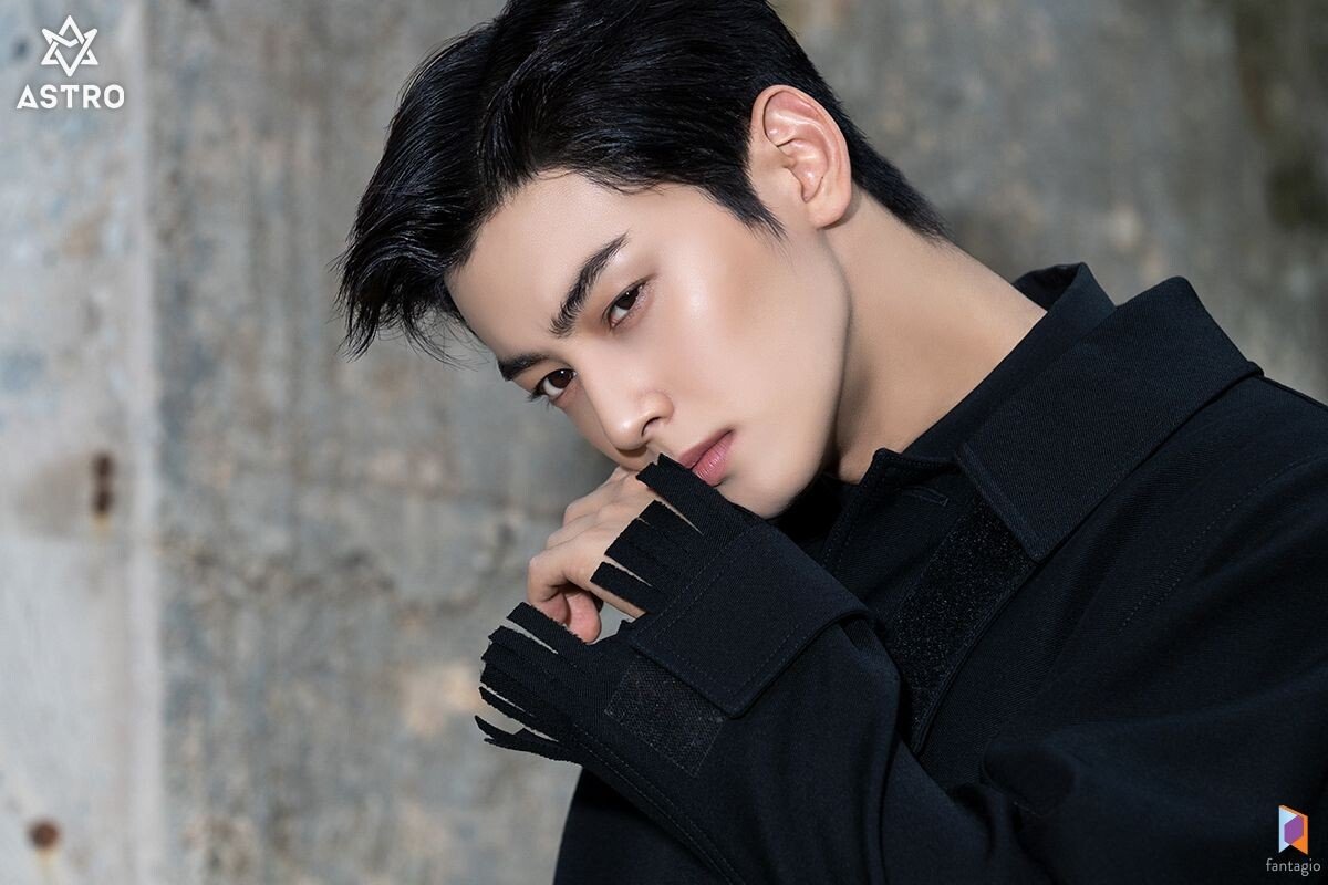 [잡담] 남자 차은우님 메이크업 따라해볼려고 하는데 뭐뭐 한건지 좀 도와줄 사람 ㅠㅠ.. | 인스티즈