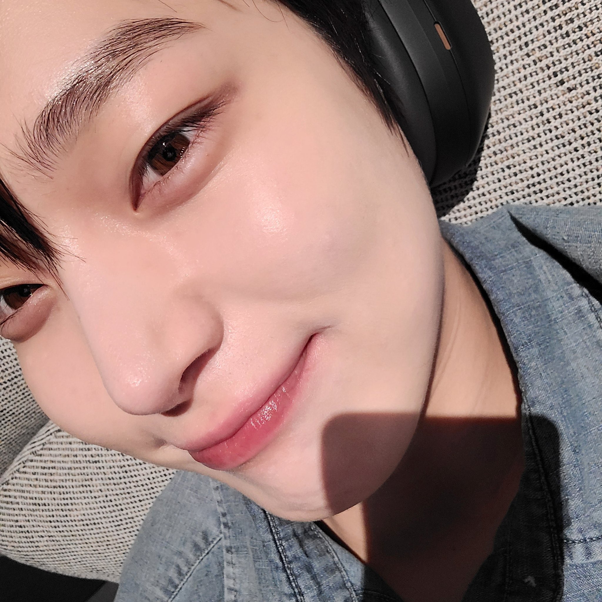 [잡담] 눈 이렇게 가로로 길고 애교살 한바가지인거 너무 짱인듯.... | 인스티즈