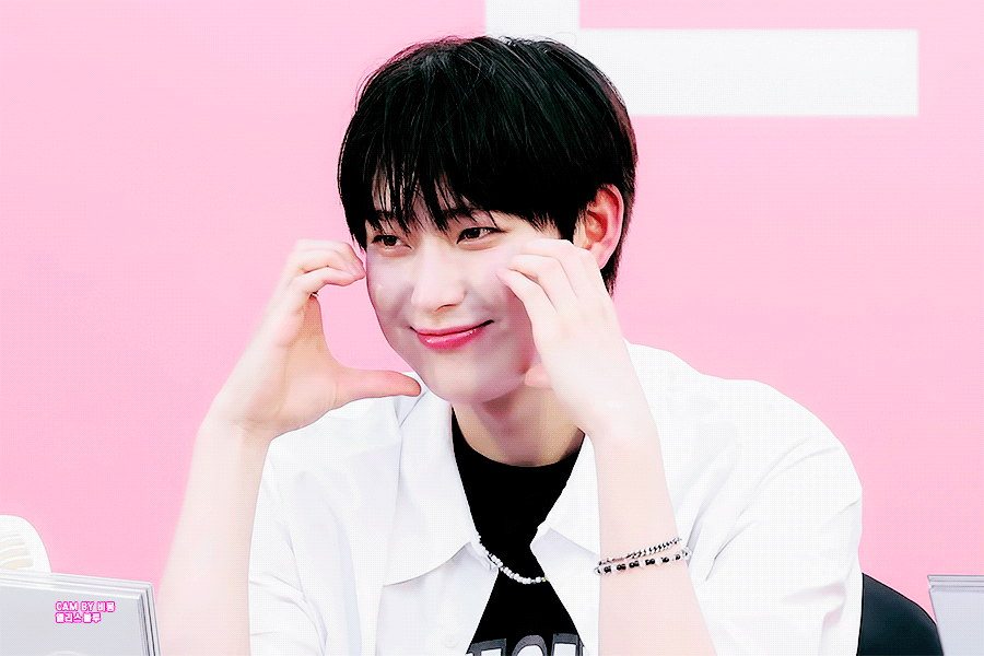 [잡담] 눈 이렇게 가로로 길고 애교살 한바가지인거 너무 짱인듯.... | 인스티즈