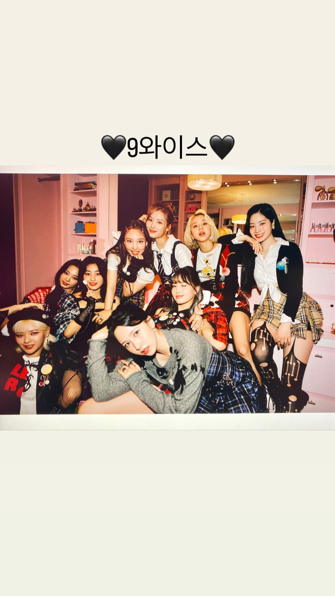 [잡담] 트와이스 멤버들 인스스에 하나둘씩 단체사진😭 | 인스티즈