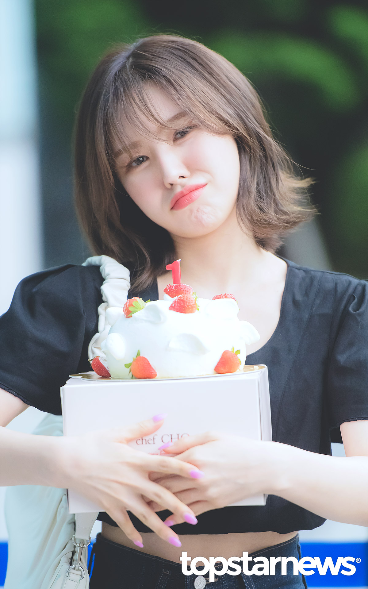 [잡담] 웬디 오늘 팬,기자들한테 떡 돌림 | 인스티즈