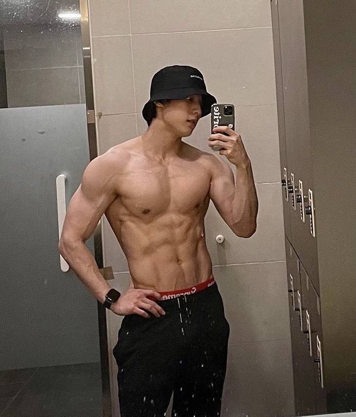 이민혁 벌크업 근황.jpg - 인스티즈(instiz) 이슈 카테고리