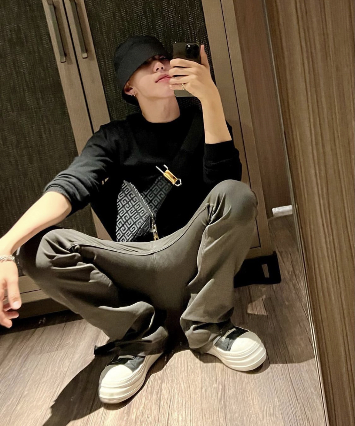 [잡담] 호시 사복 너무 호시스럽지(?) 않니ㅜㅜ🥹💓 | 인스티즈