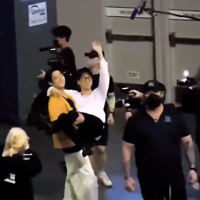 [잡담] 방탄 지민 정국 공주님안기ㅋㅋㅋㅋㅋㅋ | 인스티즈