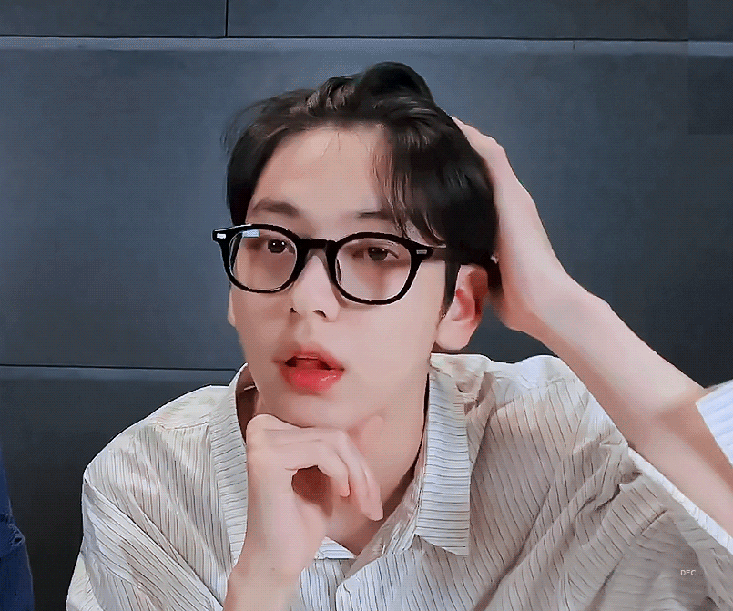 [잡담] 투바투 수빈과 안경의 조합..너무 위험한 조합 | 인스티즈