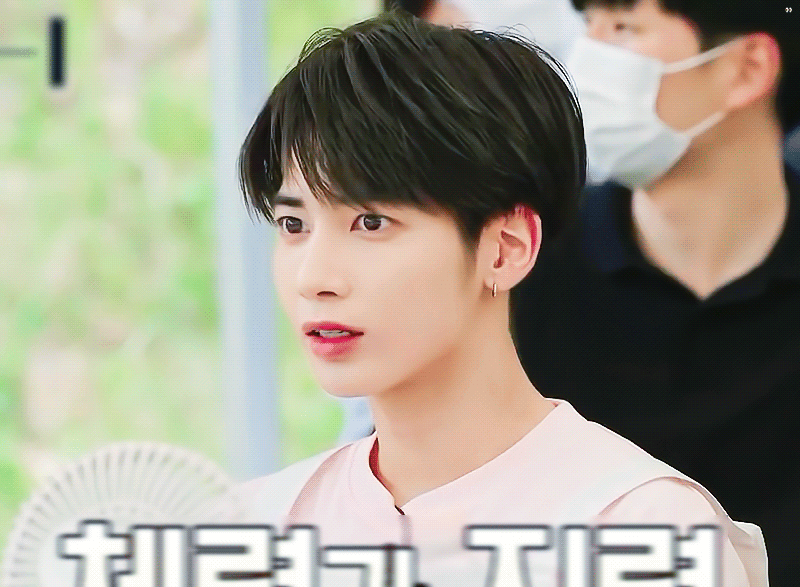 [잡담] 와 순수하게 궁금해서 그런데 사람 눈이 이렇게 커도 되나 | 인스티즈