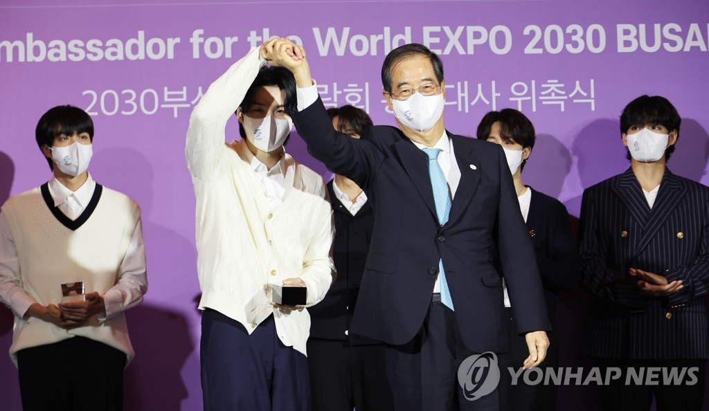 [잡담] 방탄 형라 악수한 손으로 냅다 손 올려진 게 개웃김ㅠㅋㅋㅋㅋㅋㅋㅋㅋㅋㅋ | 인스티즈