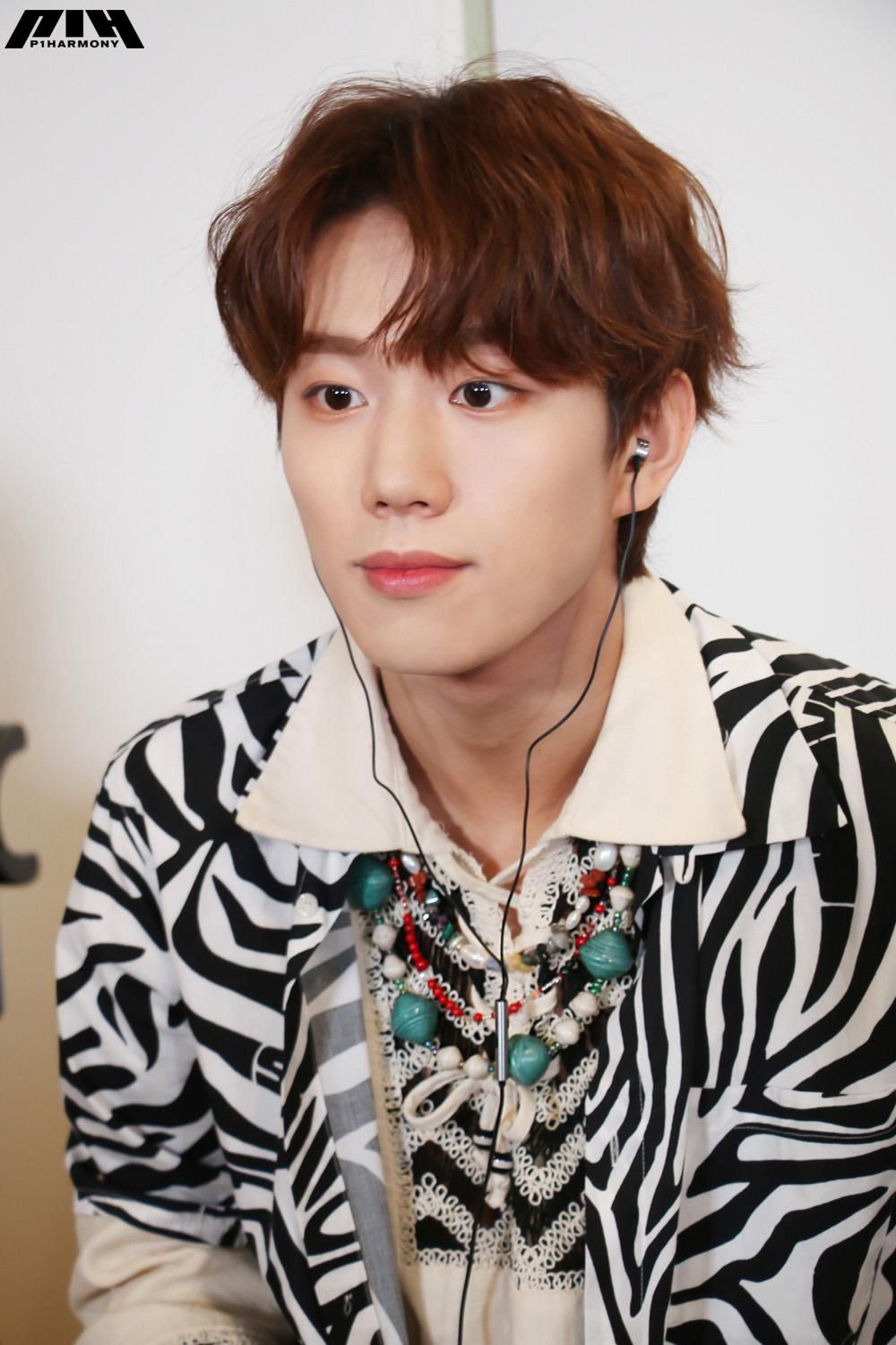 [잡담] 최애가 흑발이 제일 잘받는 익들 있어? | 인스티즈