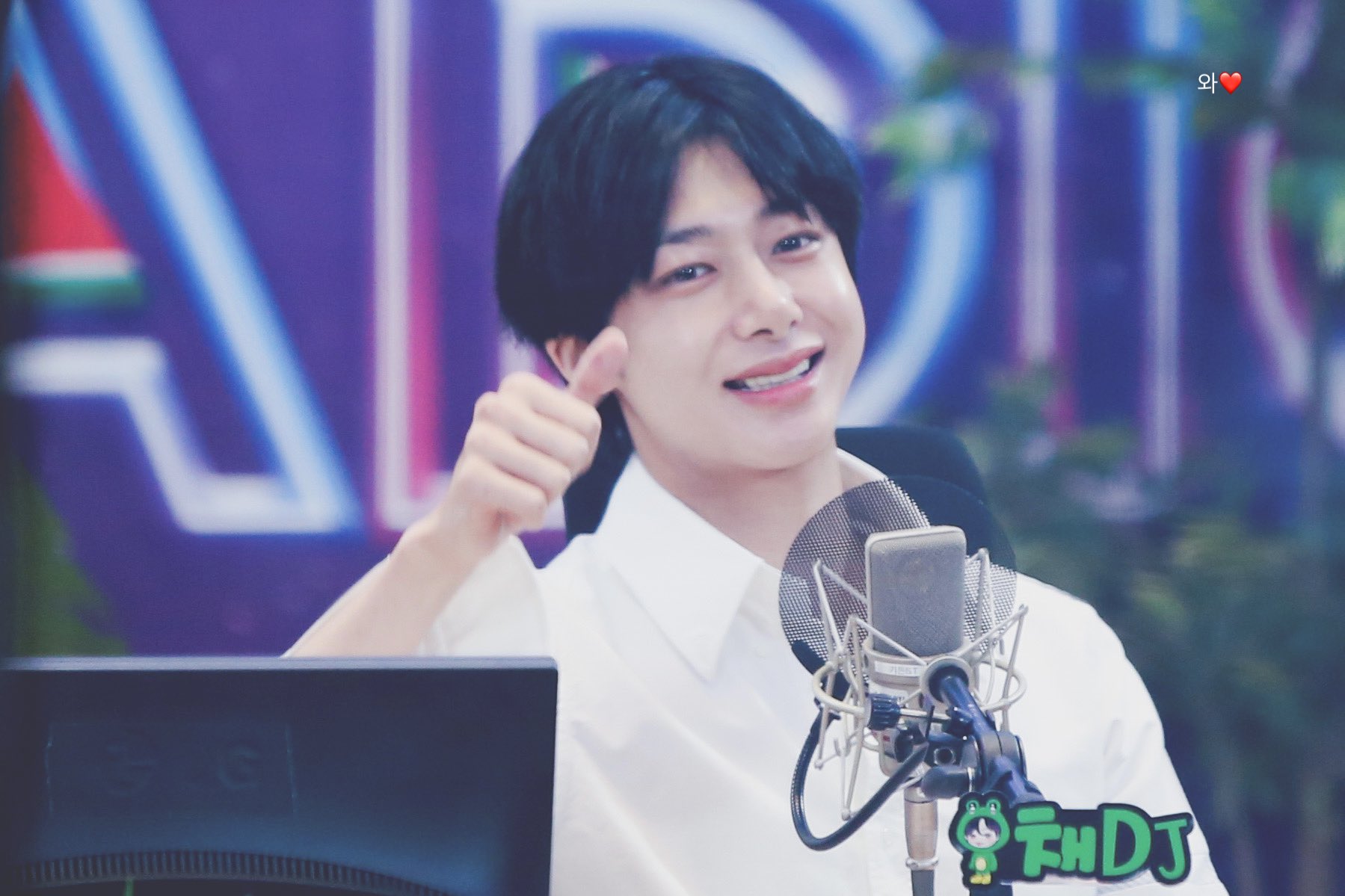 [잡담] 건성인 사람이 이렇게까지 피부에서 광날 수 있음? | 인스티즈