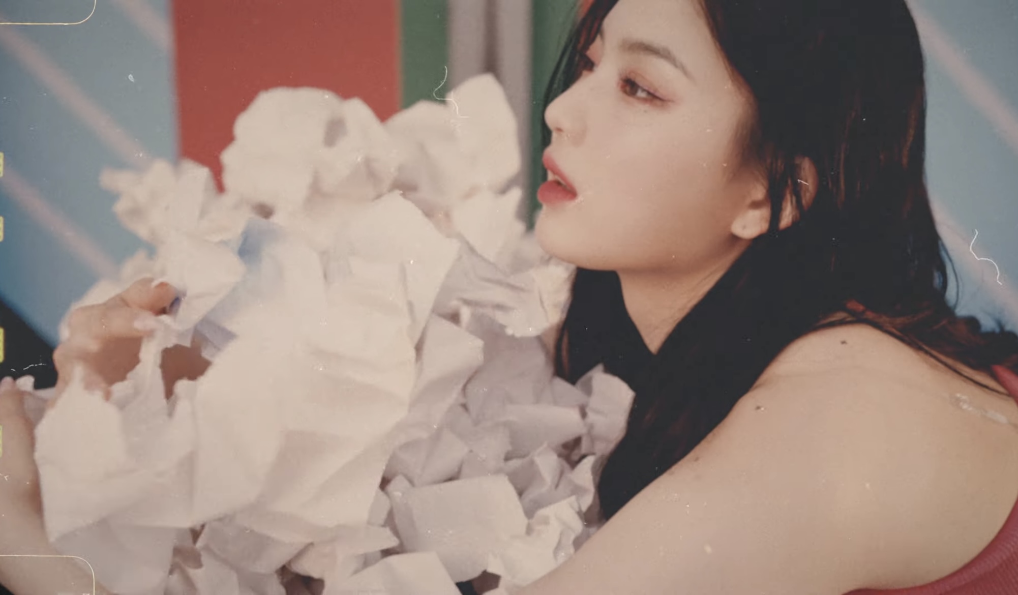 [잡담] 아이사 이번 뮤비 얼굴 개쩌는거 왜 아무도 안 알려줌 | 인스티즈