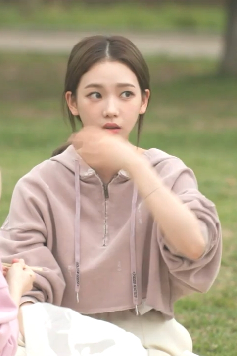 [잡담] 카리나 눈이 큰건지 얼굴이 작은건지.. | 인스티즈