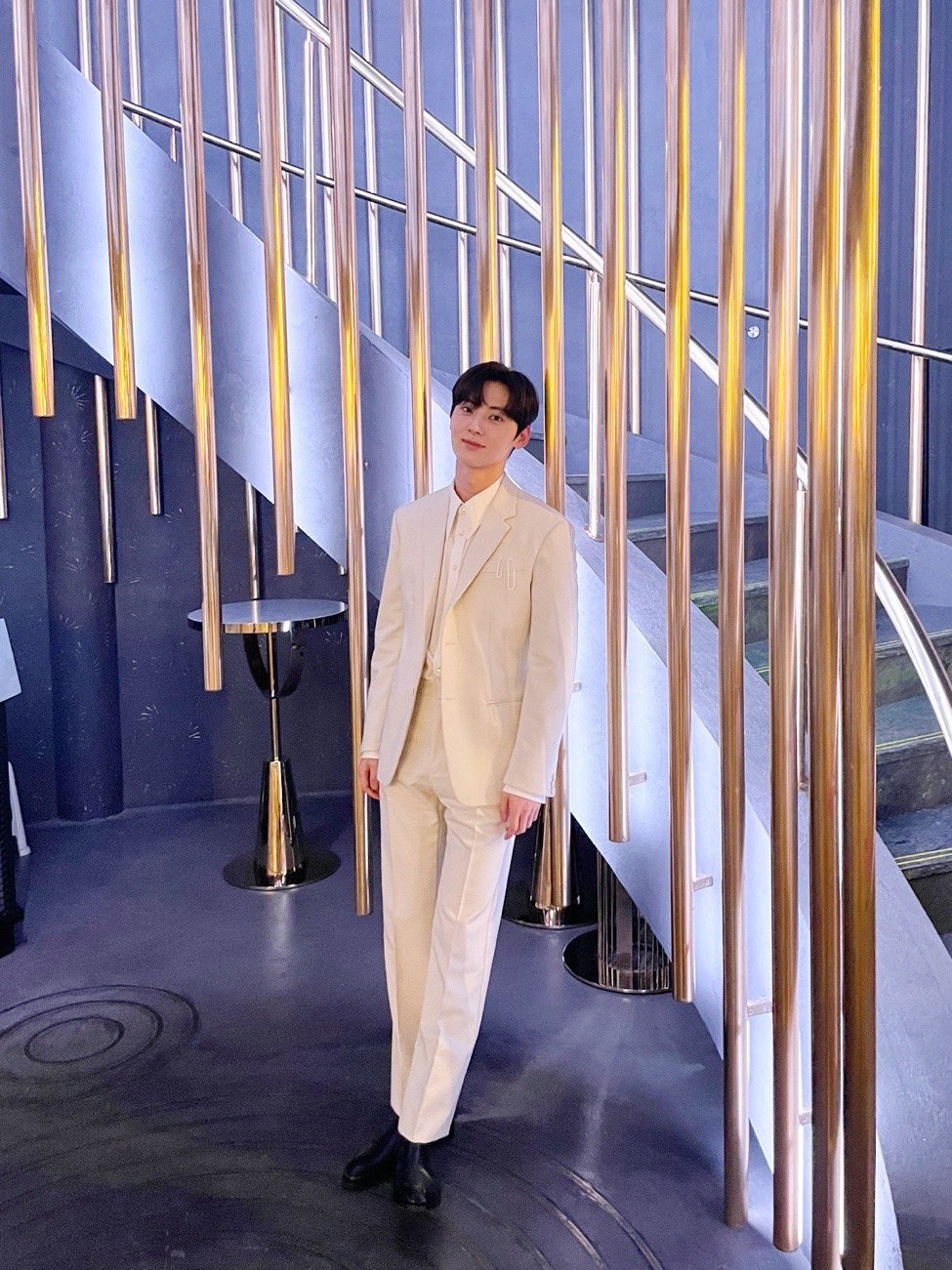 [잡담] 오늘 화이트수트 황민현 너무 이쁘다 | 인스티즈