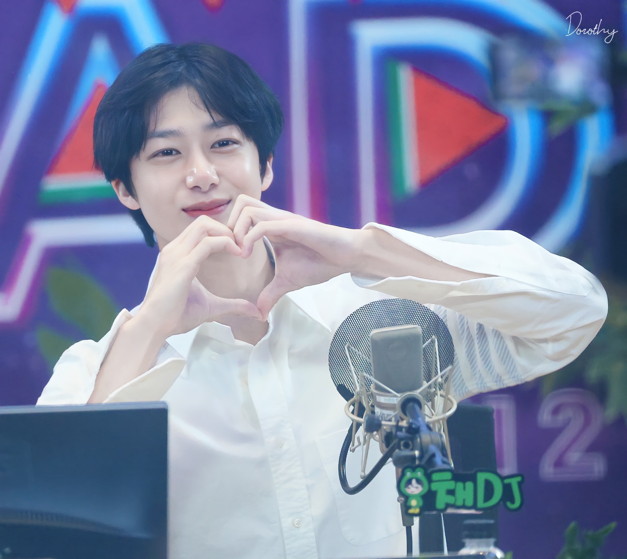 [잡담] 건성인 사람이 이렇게까지 피부에서 광날 수 있음? | 인스티즈