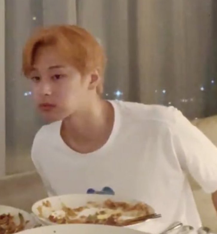 [잡담] 먹을 때만 햄스터 되는 고양이상 남돌 | 인스티즈