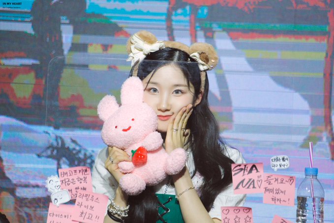 [잡담] 팬싸에서 샤나 너무 귀엽 | 인스티즈