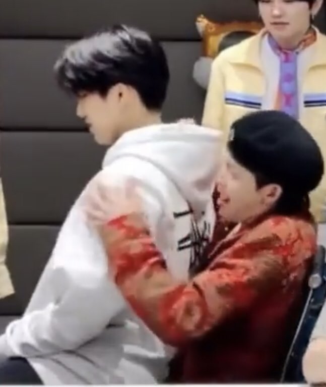 [잡담] 트레저 늑대 잡는 도치 | 인스티즈