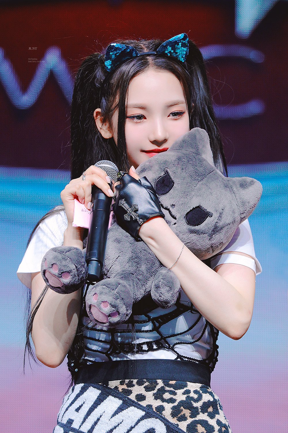 [잡담] 카리나가 안고있는 인형 | 인스티즈